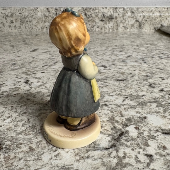 Hummel Figurine 761 For You 9cm. Excellent Condition - Picture 3 of 6